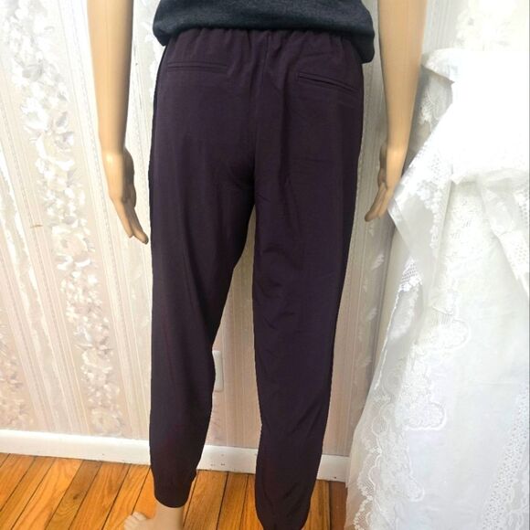 Banana Republic Mid- Rise Classic Jogger NWT - Picture 2 of 6